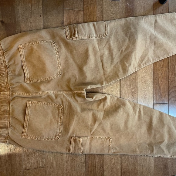Gap pull on khaki pants. Women’s size small. - Picture 3 of 3